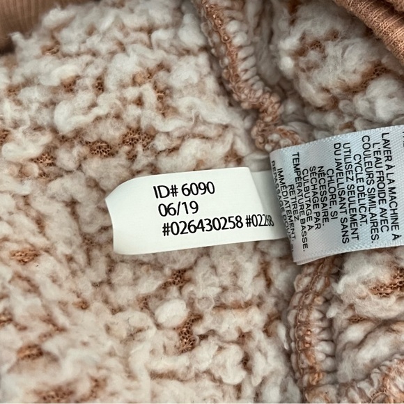 Express Sherpa Sweatshirt Womens Medium Tan Fluffy Fuzzy Oversized Quarter Zip - Picture 13 of 13